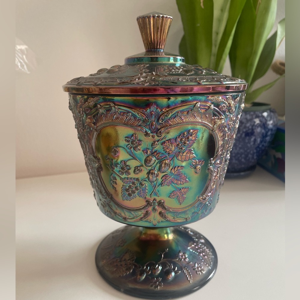 Vintage Fenton Amethyst Carnival Glass Wild Strawberry Candy Jar Compote - Picture 2 of 7